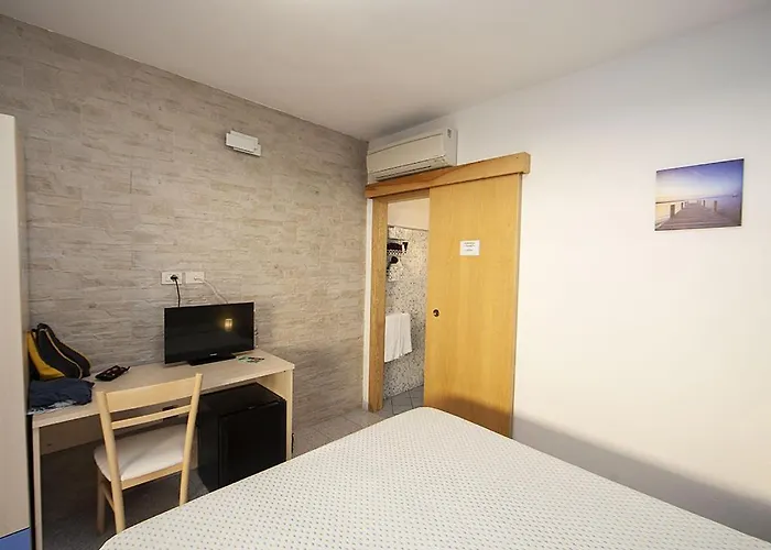 Otel Aurora 2*